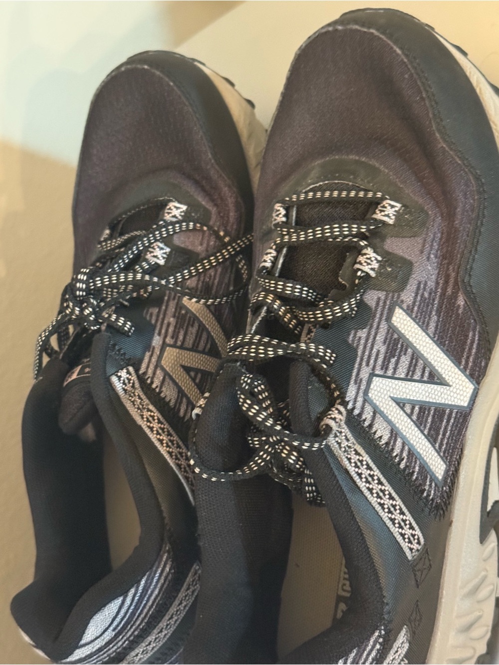 New Balance Women's Black & Gray Athletic Sneakers